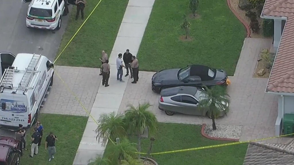 Man dead, woman hospitalized after domestic shooting in southwest Miami-Dade neighborhood, deputies say — CBS Miami, Chicago Health news
