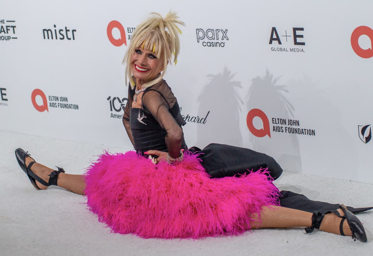 Designer Betsey Johnson takes $7 million SoCal home off the market — Chicago Business news