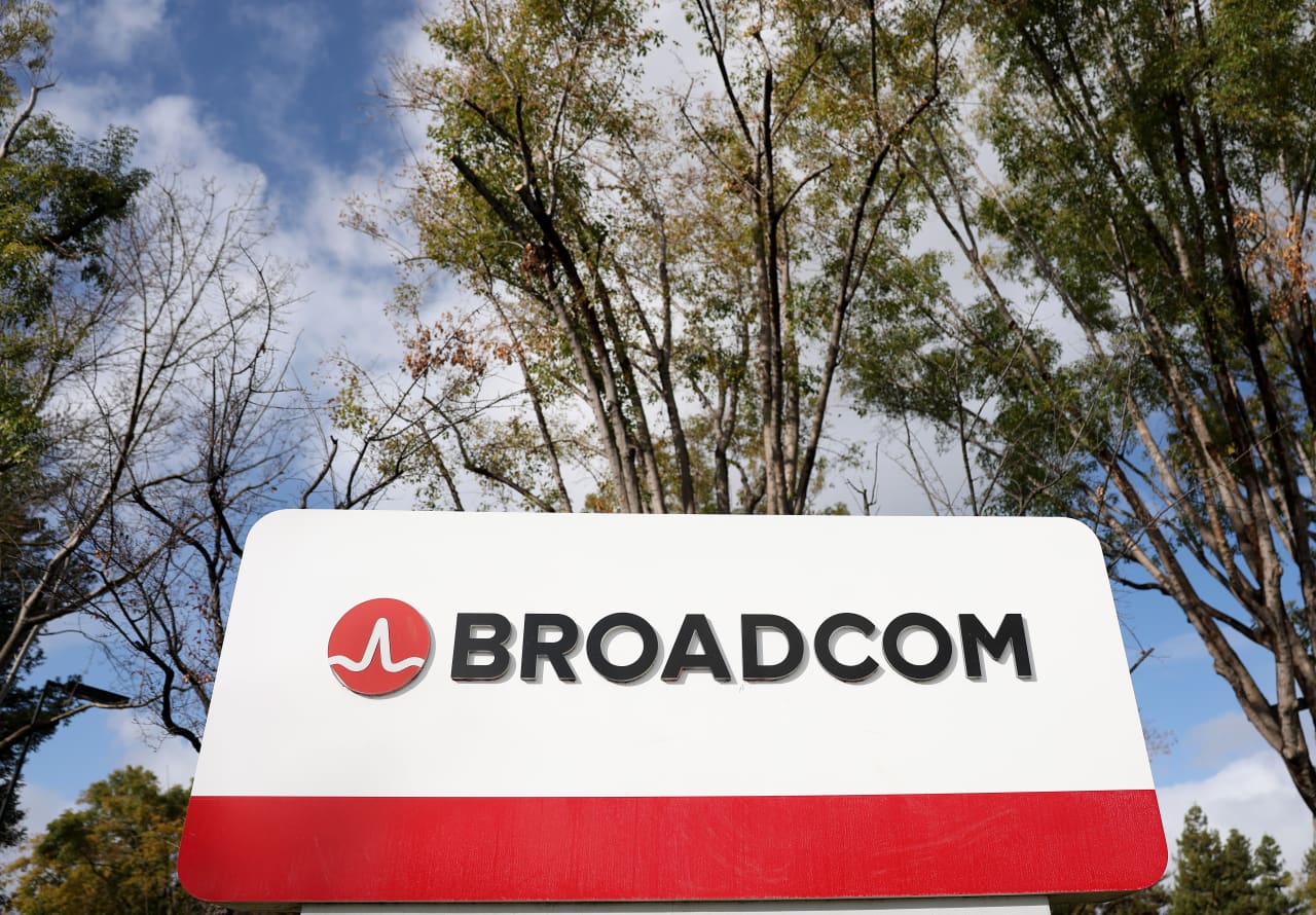 How Broadcom’s stock can surge and overcome ‘the biggest dislocation in the market’ — Chicago Business news
