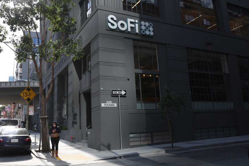 SoFi’s stock climbs as lending surge drives an earnings beat and rosy outlook — Chicago Business news